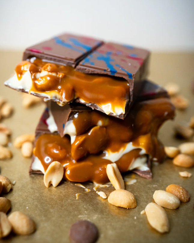 Dirty Snicky Peanut – Milk Chocolate Bar (230 g)